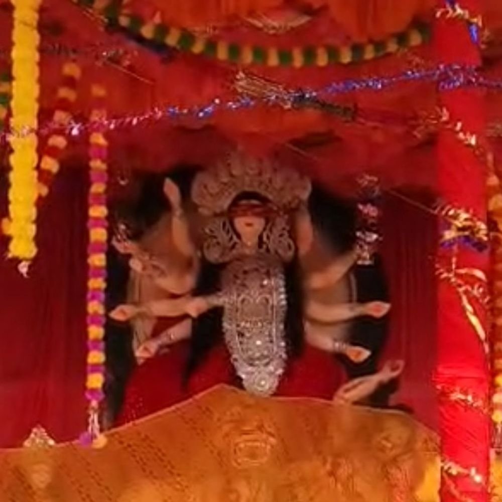 श्रावस्ती में मां शैलपुत्री की पूजा से नवरात्र का आगाज:सजे दुर्गा पंडाल, नौ दिन तक होगी मां दुर्गा के नौ स्वरूपों की पूजा, प्रशासन भी अलर्ट