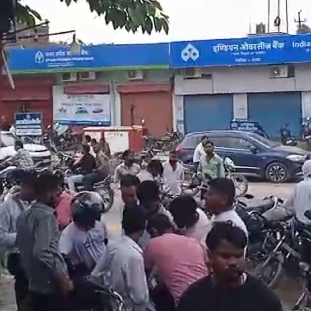 विदेश में नौकरी के नाम पर 2.30 करोड़ की ठगी:देवरिया के 450 लोगों को इंडोनेशिया-सिंगापुर का झांसा, पुलिस बोली- दबिश जारी