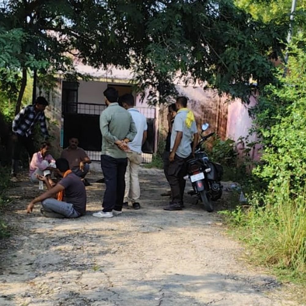 कार और बाइक की टक्कर में युवक की मौत:हरदोई में रॉन्ग साइड कार ने मारी टक्कर, 6 महीने पहले हुआ था बेटे का जन्म