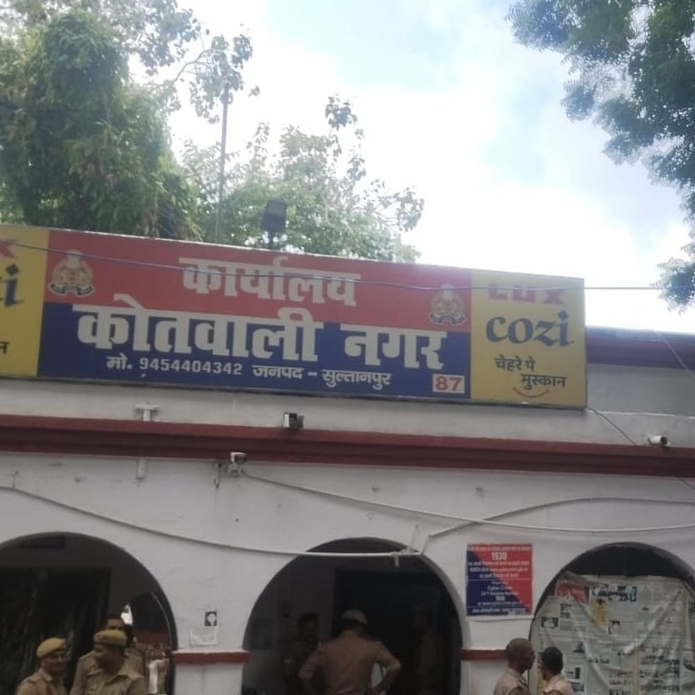 सुल्तानपुर में नौकरी के नाम पर 3 लाख की ठगी:दंपती ने राइफल दिखाकर जान से मारने और रेप केस में फंसाने की धमकी दी