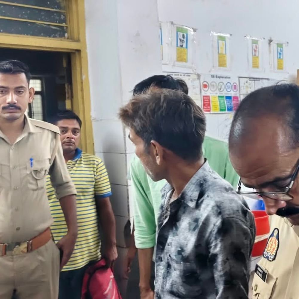 अज्ञात वाहन की टक्कर से पेट्रोल पंप मैनेजर की मौत:पीलीभीत में बीसलपुर-बरेली मार्ग पर हुआ हादसा, ड्यूटी से लौटते समय गई जान