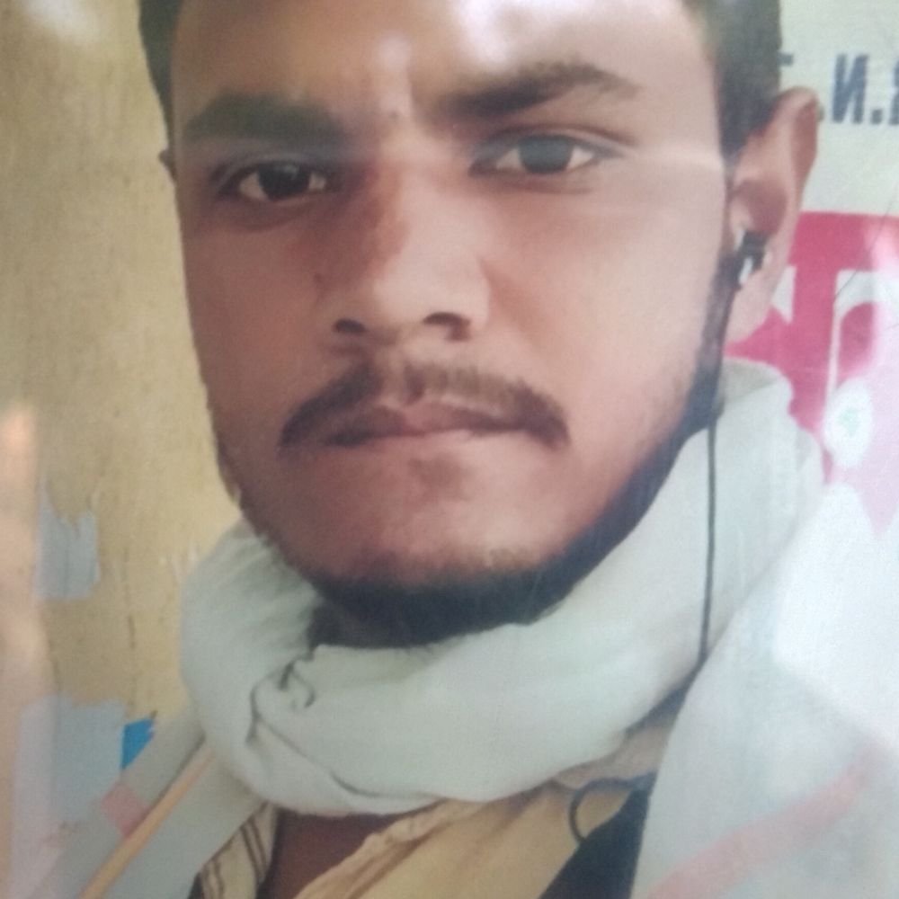 फर्रुखाबाद में शराबी युवक ने फांसी लगाकर आत्महत्या:परिवार छत पर सोया था, सुबह मां ने बेटे को पंखे से लटका देखा