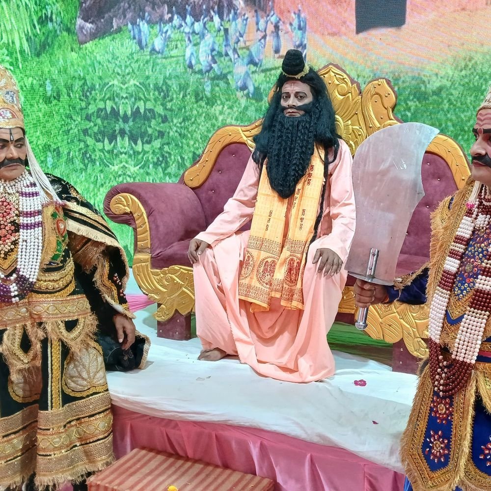 रामलीला में अहिल्या उद्धार और पुष्प वाटिका का आयोजन:आगरा रोड स्थित रामलीला मैदान में कलाकारों ने श्रीराम के प्रसंग प्रस्तुत किए।