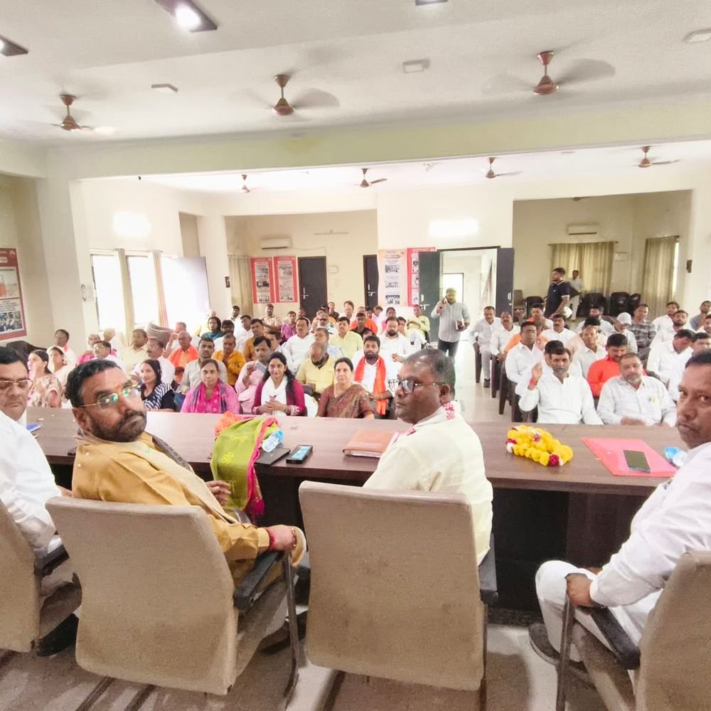 औरैया में MLC चुनाव के लिए भाजपा ने झोंकी ताकत:शिक्षक-स्नातक प्रत्याशियों की जीत के लिए जिला कार्यालय पर हुई बैठक