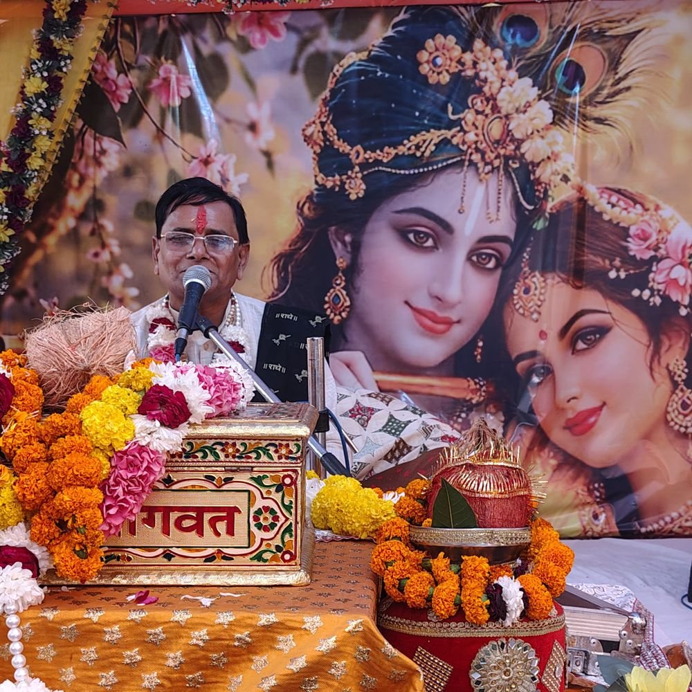 चंद्रलोक पार्क में श्रीमद्भागवत कथा:आचार्य जनार्दन बोले- पापों का शमन कर सन्मार्ग दिखाती है कथा