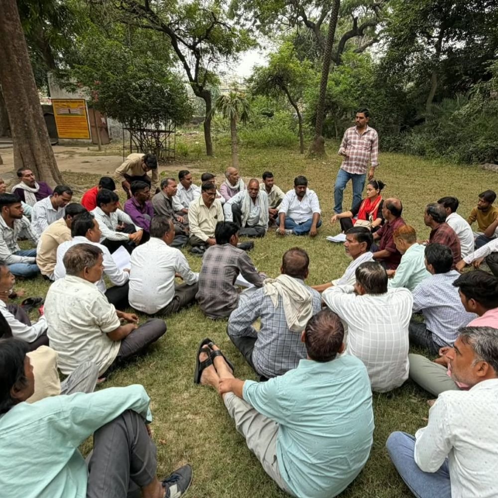 आगरा लेबर कोर्ट में कांग्रेस का हंगामा:तय वेतन न मिलने पर की शिकायत,बोले-मांग पूरी नहीं हुई तो करेंगे प्रदर्शन