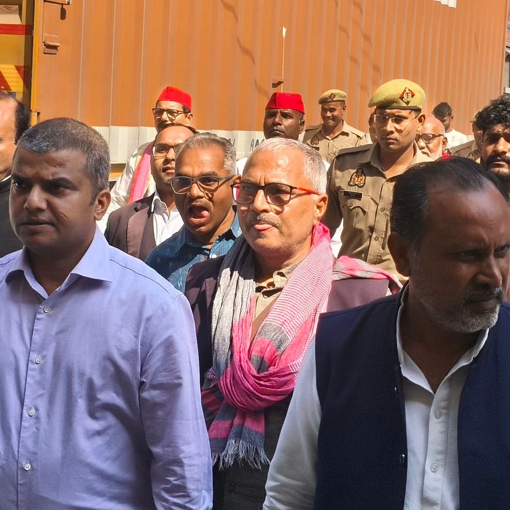 प्रयागराज में मतदाताओं की मदद के लिए कंट्रोल रूम बना:सीआरओ का नंबर 9454417813 जारी, तुरंत होगा शिकायतों का निपटारा