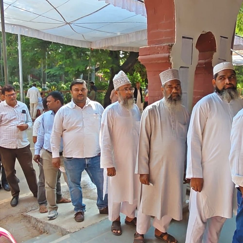 जौनपुर में एमएलसी चुनाव के लिए मतदान शुरू:67,172 मतदाता डाल रहे वोट, सुबह 8 से शाम 4 बजे तक होगा मतदान; 9 बजे तक 5%वोटिंग हुई
