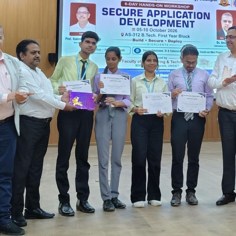 पूर्वांचल विश्वविद्यालय में साइबर सुरक्षा कार्यशाला आयोजित:विद्यार्थियों ने एप्लीकेशन के मॉडल किया प्रस्तुत, विजेता टीम हुए सम्मानित