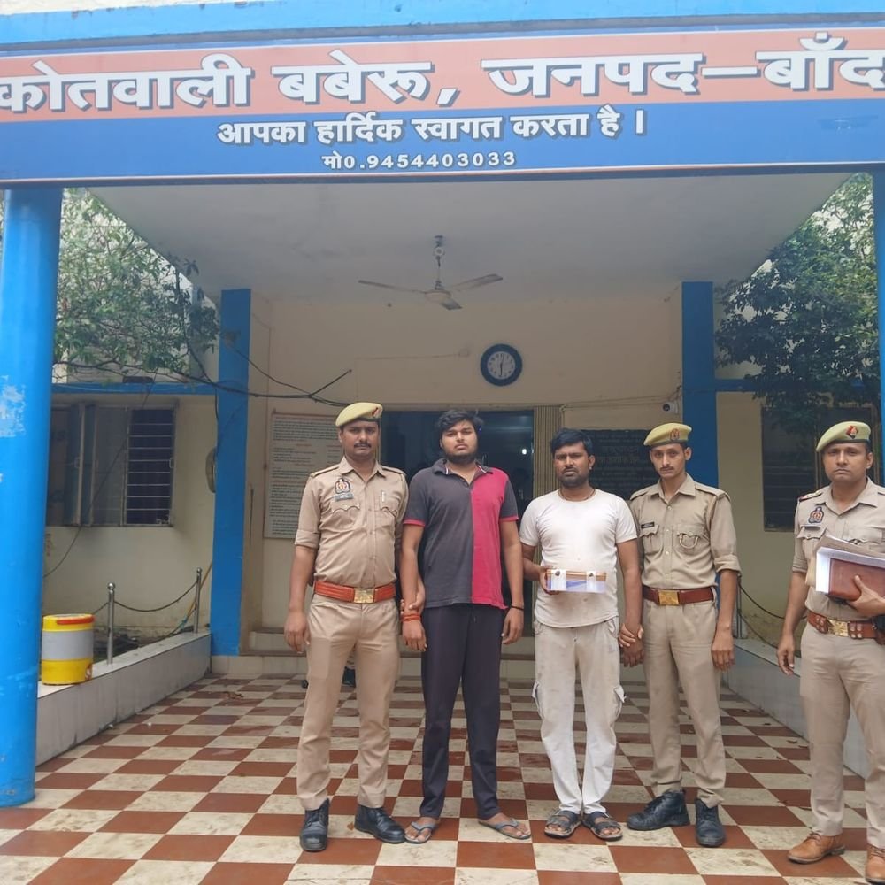 पिता को गोली मारने वाला बेटा और साला गिरफ्तार:बांदा में जमीन विवाद; पुलिस ने 315 बोर का तमंचा और खोखा कारतूस जब्त किया