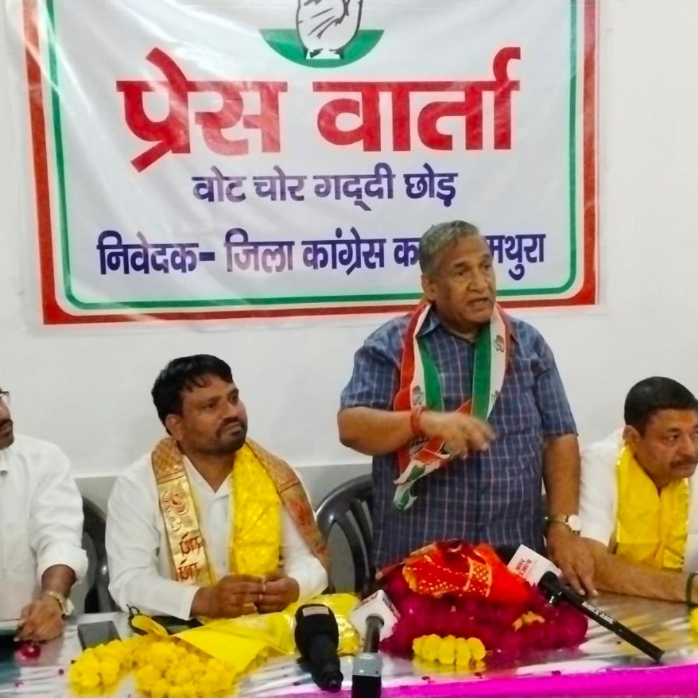 मथुरा में जेल से लौटे कांग्रेस नेताओं का स्वागत:मुख्य चुनाव आयुक्त के घर पर प्रदर्शन के बाद हुए थे गिरफ्तार