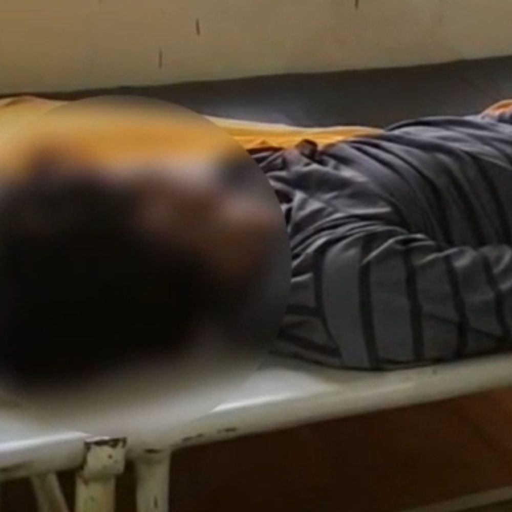 बंदरों के हमले से छत से नीचे गिरा लड़का, मौत:5 बहनों का इकलौता भाई था आरिफ; खाना खाते समय हुआ हादसा