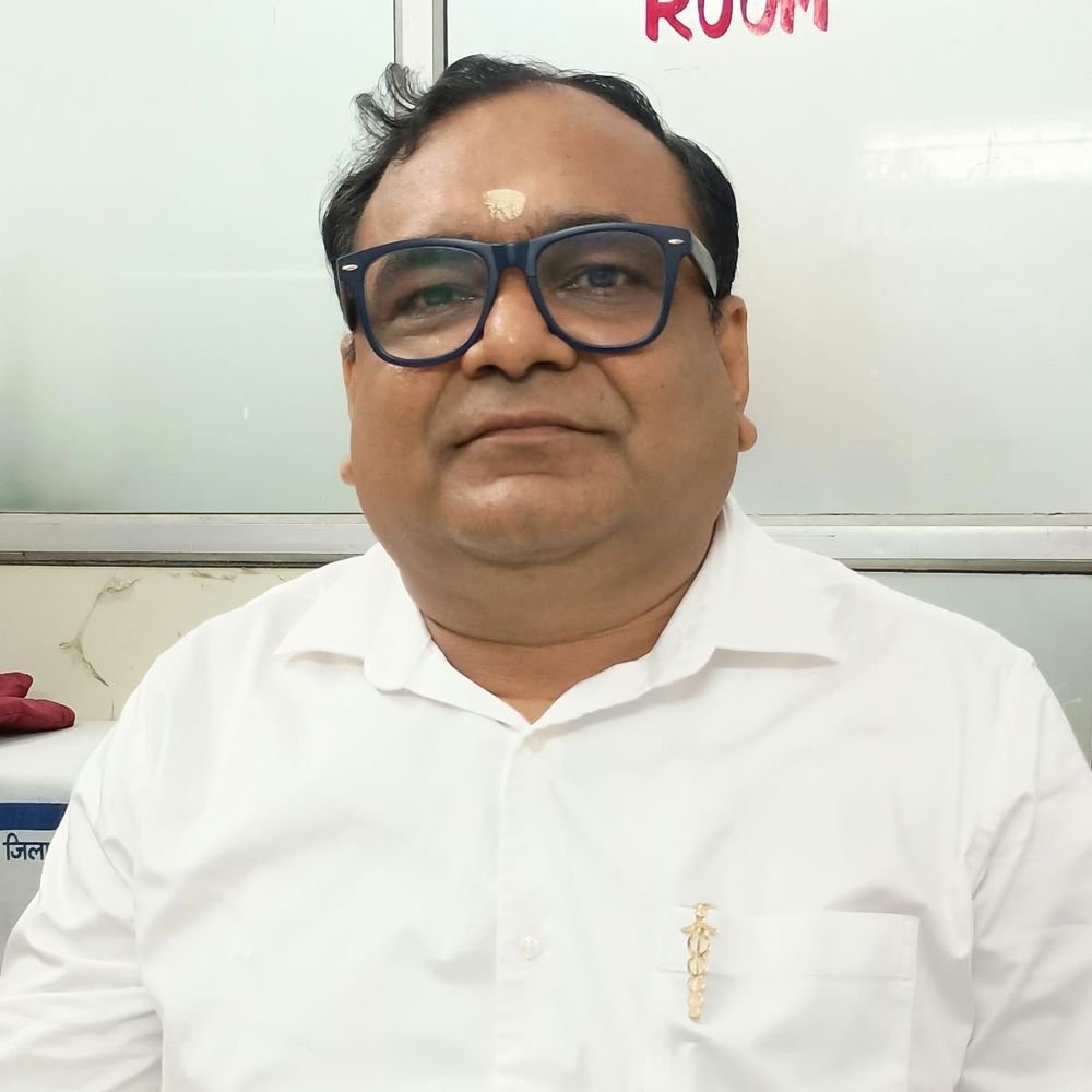 बिजनौर जिला अस्पताल को मिले नए सीएमएस:आई स्पेशलिस्ट डॉ. रजनीश शर्मा को मिली जिम्मेदारी, डॉ. बीआर त्यागी हटाए गए