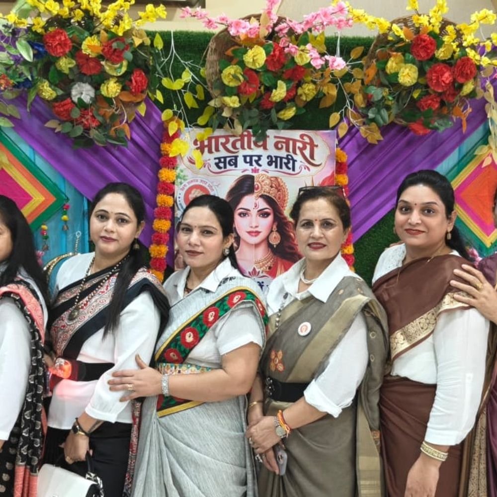 रामपुर में सम्मान समारोह:वैश्य समाज महिला संगठन यूथ क्लब ने 25 महिलाओं को दिया 'नारी रत्न' सम्मान