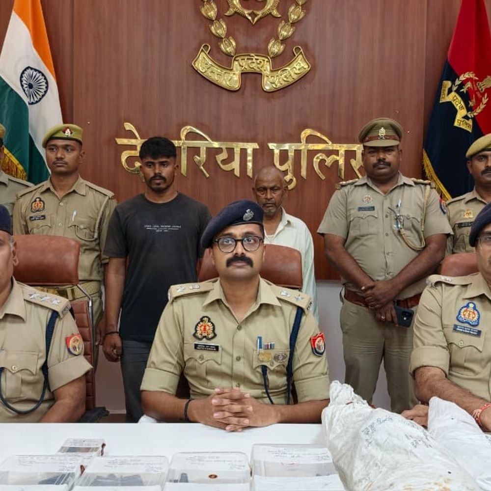 देवरिया और गोरखपुर में अवैध तमंचा बनाने वाले दो गिरफ्तार:छापेमारी में 3 तमंचे, एक अर्धनिर्मित हथियार, कारतूस और औजार बरामद