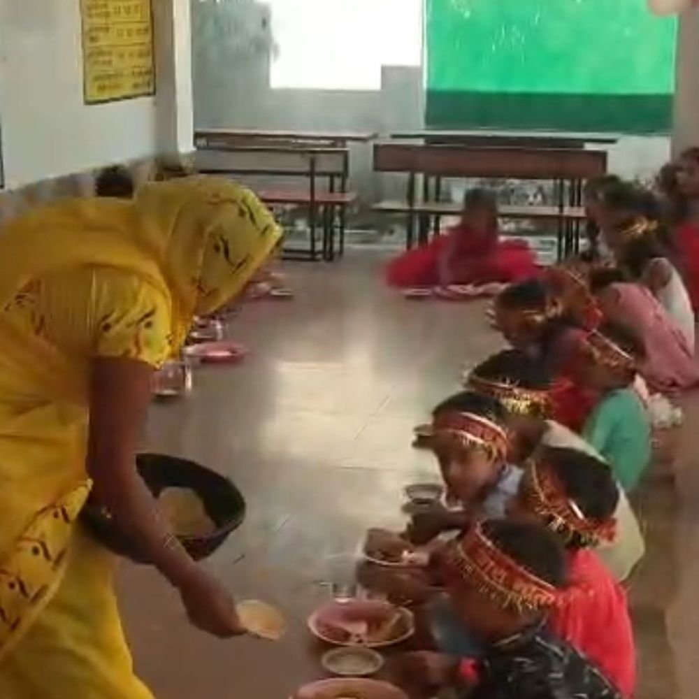 अयोध्या के 1500 आंगनबाड़ी केंद्रों पर कन्या पूजन और भोज:30 हजार बालिकाओं के सम्मान का लक्ष्य, 20 अक्टूबर को भी होंगे कार्यक्रम