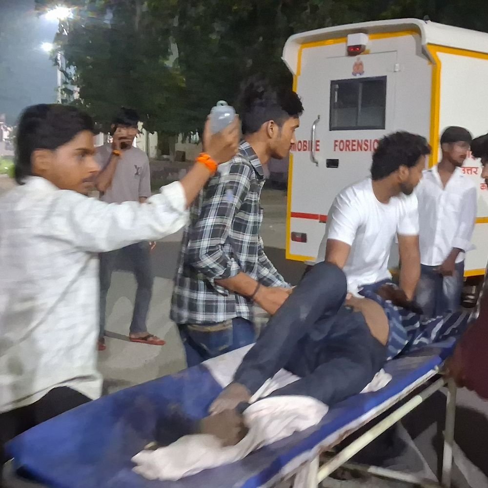 कासगंज में 19 साल के युवक को मारी गोली:दुकान के बाहर खड़ा था, सामान के लेनदेन को लेकर दो दिन पहले हुआ था विवाद, अलीगढ़ रेफर