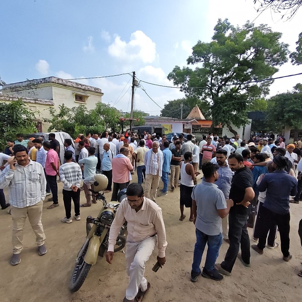 ईओ के अपहरण की कोशिश, मारपीट मामले में ठेकेदार गिरफ्तार:2 हिरासत में, अध्यक्ष की शिकायत पर 17, ठेकेदार की शिकायत पर 52 पर केस