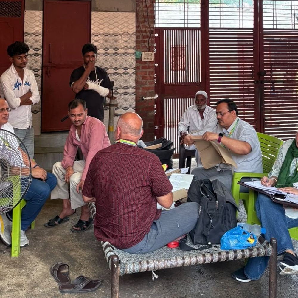 खाद्य सुरक्षा विभाग ने 80 लीटर दूध कराया नष्ट:हापुड़ में डेयरी पर छापा, अस्वच्छ हालत में बन रहा था खोआ
