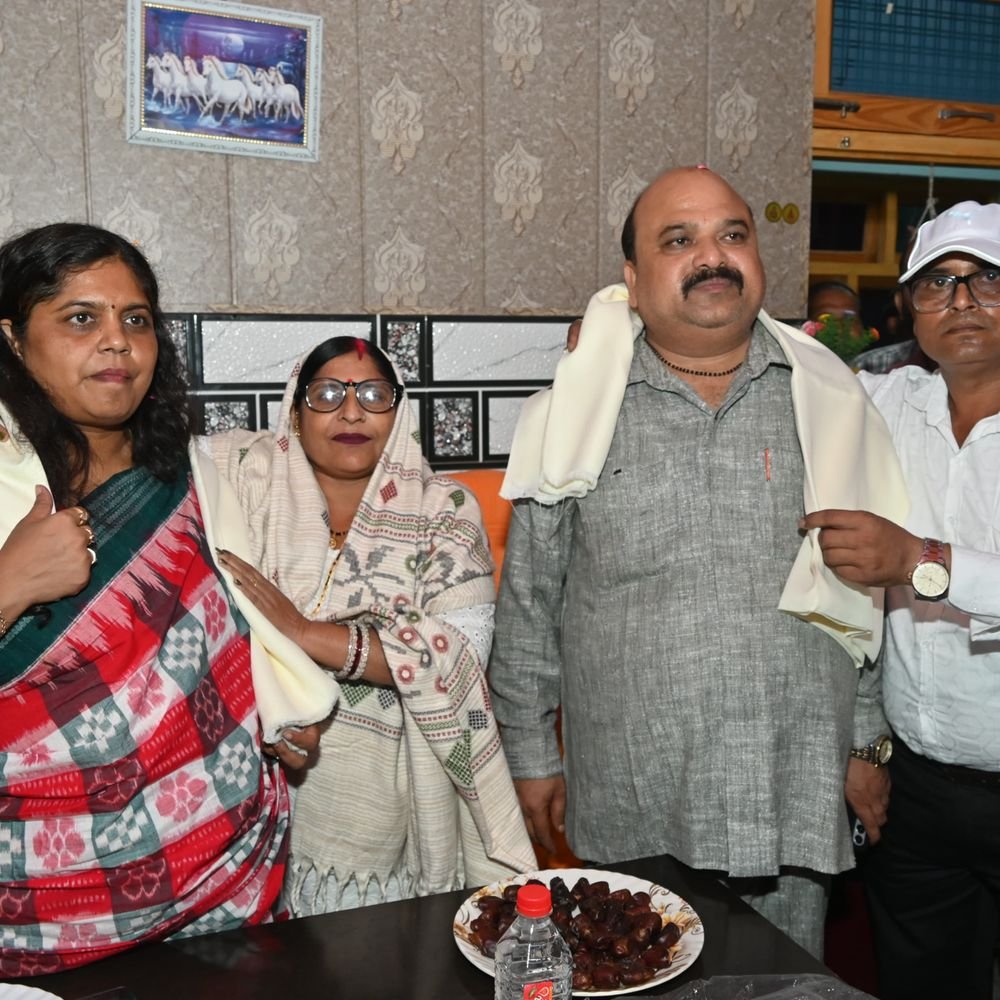 क्योलड़िया पहुंचीं सांसद श्रुति गंगवार:भाजपा कार्यकर्ताओं के परिजनों से की मुलाकात, कुशलक्षेम जान साझा कीं पुरानी यादें