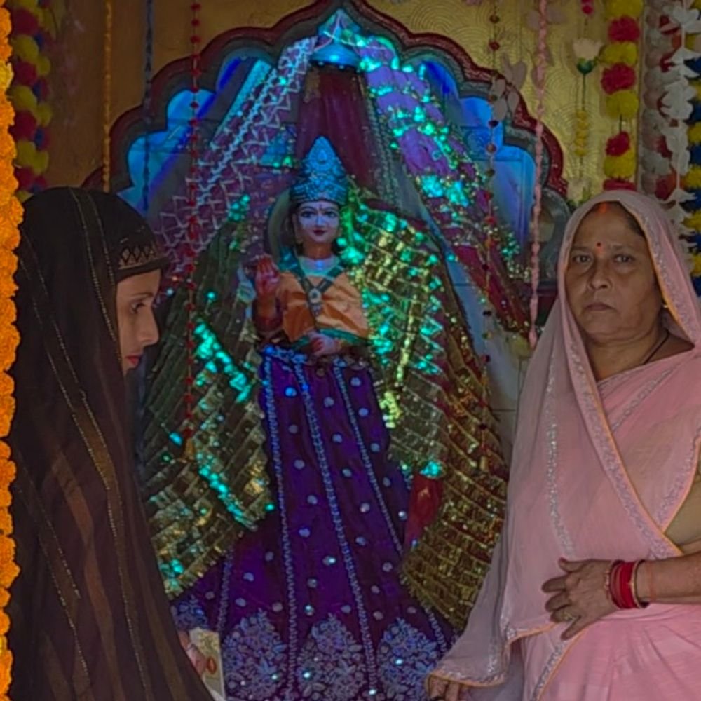अम्बेडकरनगर के देवी मंदिरों में महाअष्टमी पर उमड़ी भीड़:सततेश्वरी भवानी धाम में मुंबई-कोलकाता से भी पहुंचे भक्त, गूंजे जयकारे
