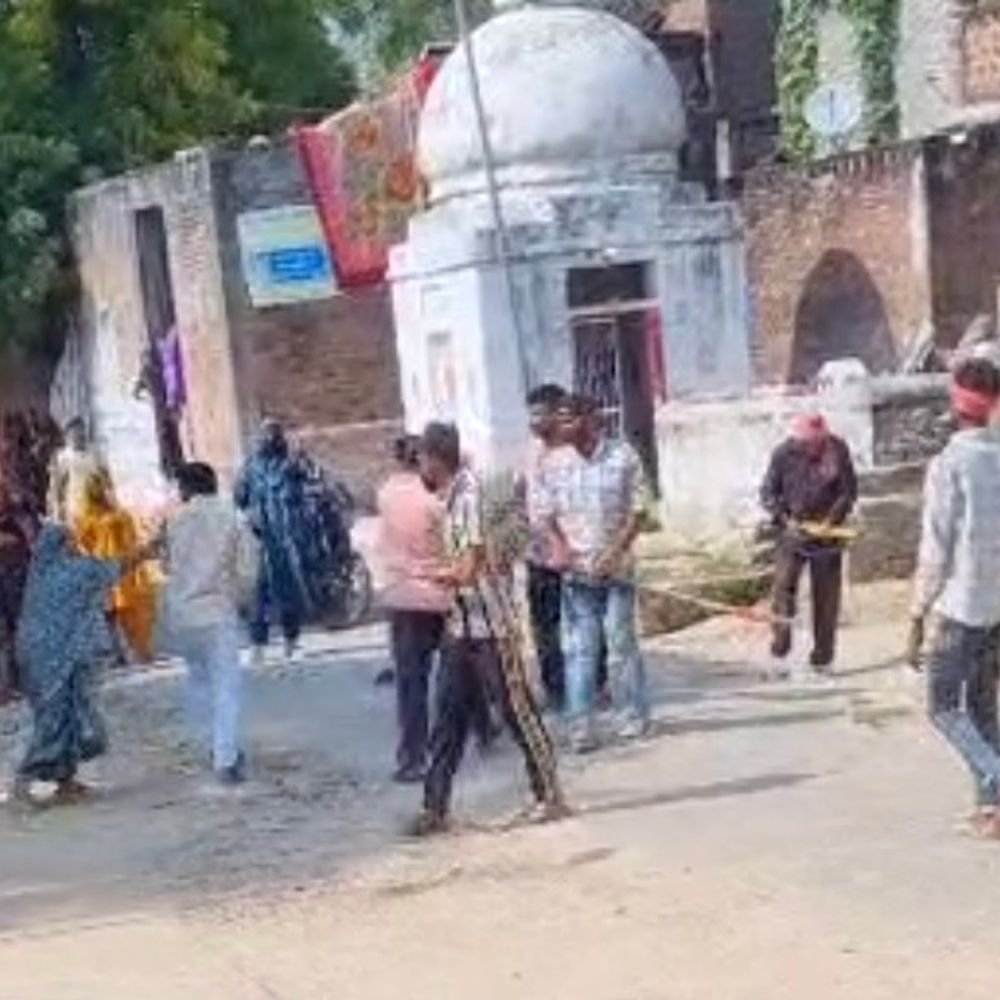 कानपुर देहात में जमीन विवाद पर दिनदहाड़े फायरिंग:सलावतपुर गांव में राइफल से गोली चली, एक युवक घायल; विवाद का वीडियो आया सामने