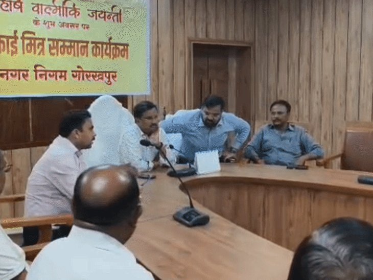 गोरखपुर के चटोरी गली में 3 दिन में बदलेंगे बैरियर-बोलार्ड:बंद पड़े फव्वारे और साउंड सिस्टम भी होंगे चालू