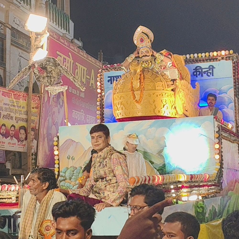 अमेठी में पूरी रात चला भारत मिलाप का आयोजन समाप्त:हजारों की भीड़ ने उठाया मेले का आनंद, चप्पे-चप्पे पर पुलिसबल रहा तैनात