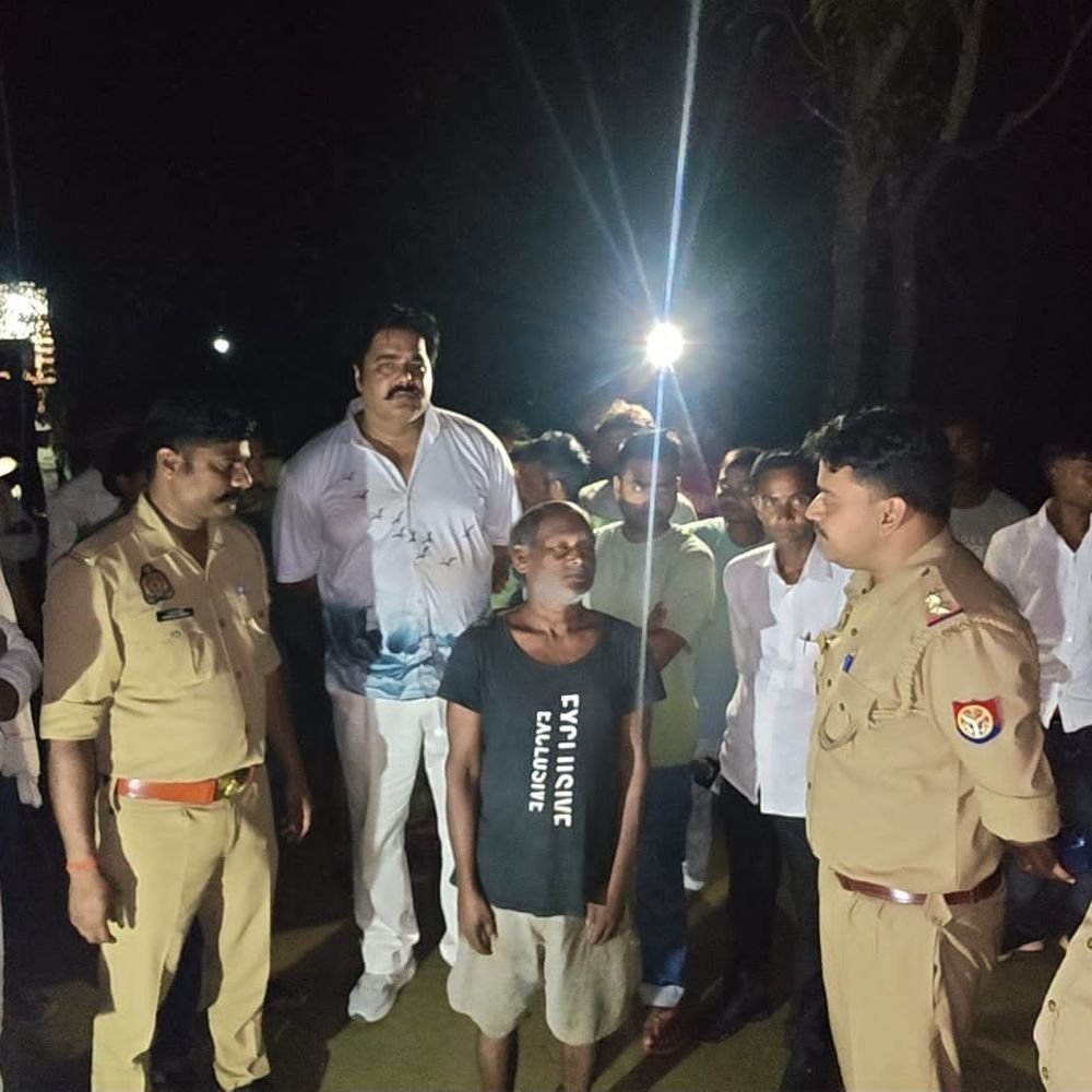 लखीमपुर में आंगन से मासूम को उठा ले गया तेंदुआ:पिता ने 200 मीटर तक पीछा किया, तलाशी में मिले बच्ची के कपड़े; 4 घंटे बाद भी वन टीम नहीं पहुंची