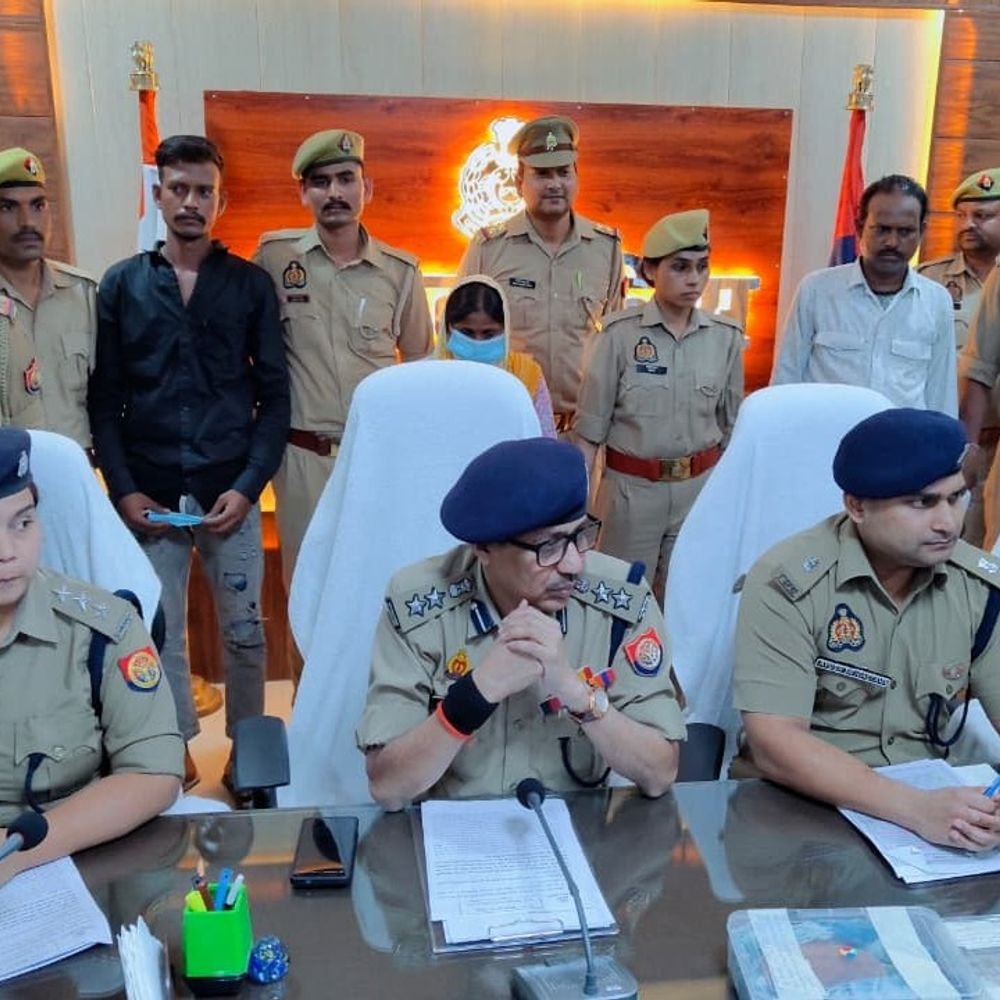 पत्नी ने प्रेमी के साथ मिलकर की पति की हत्या:उन्नाव में बॉक्स में बंद कर हाईवे किनारे फेंका शव, पत्नी समेत तीन गिरफ्तार