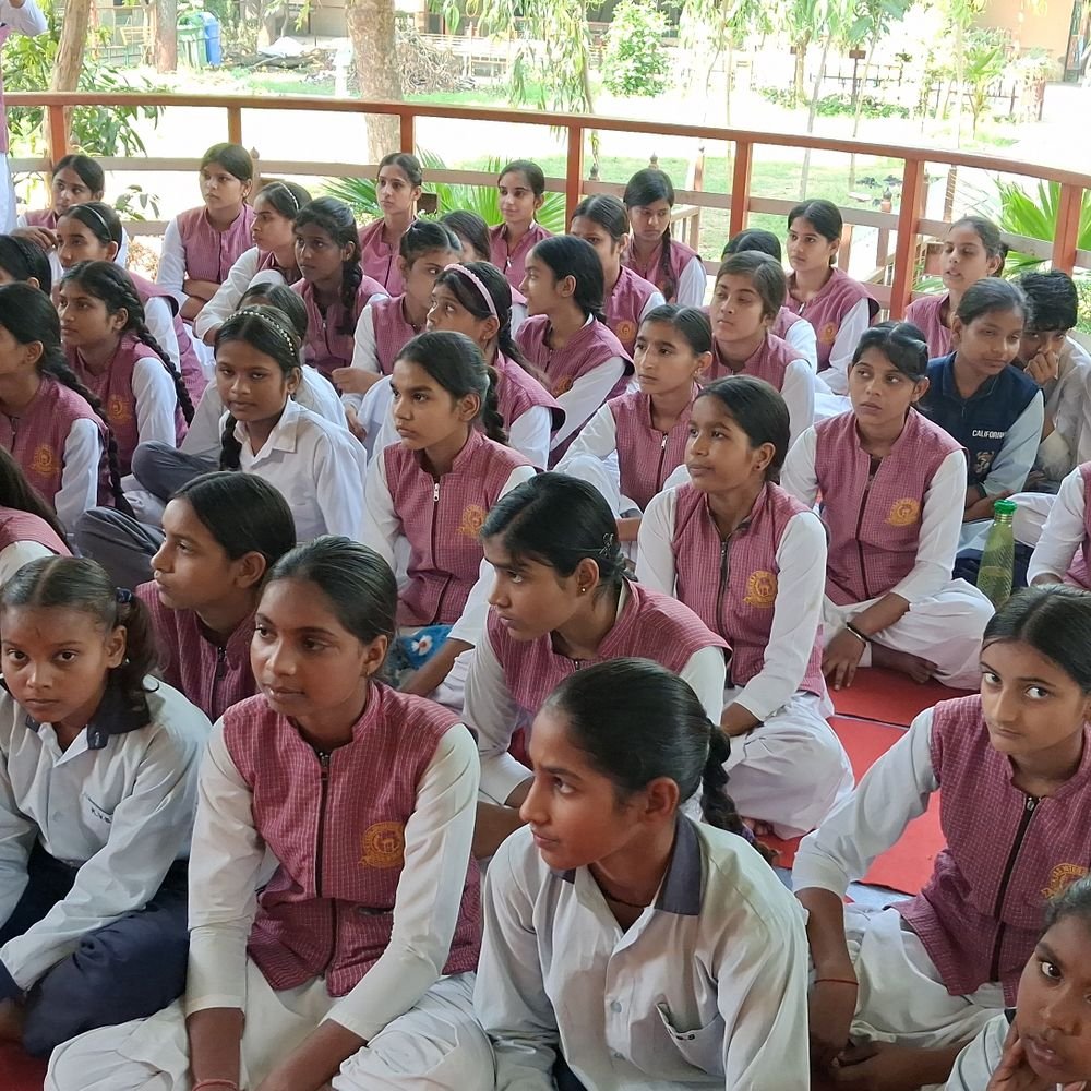 मेरठ में आत्मरक्षा प्रशिक्षण शिविर आयोजित:छात्राओं को सिखाए मार्शल आर्ट्स गुर, महिला हेल्पलाइन और सुरक्षा टिप्स दिए