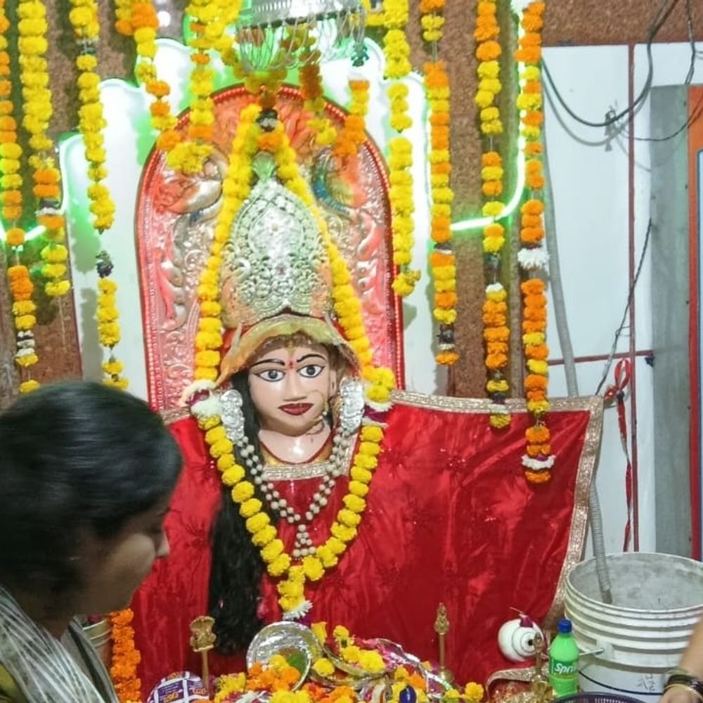 मां सती के मुकुट गिरने की मान्यता से जुड़ा धाम:कानपुर देहात में नवरात्र के पहले दिन मुक्तेश्वरी मंदिर में उमड़ी भीड़, भक्तों ने दर्शन किए