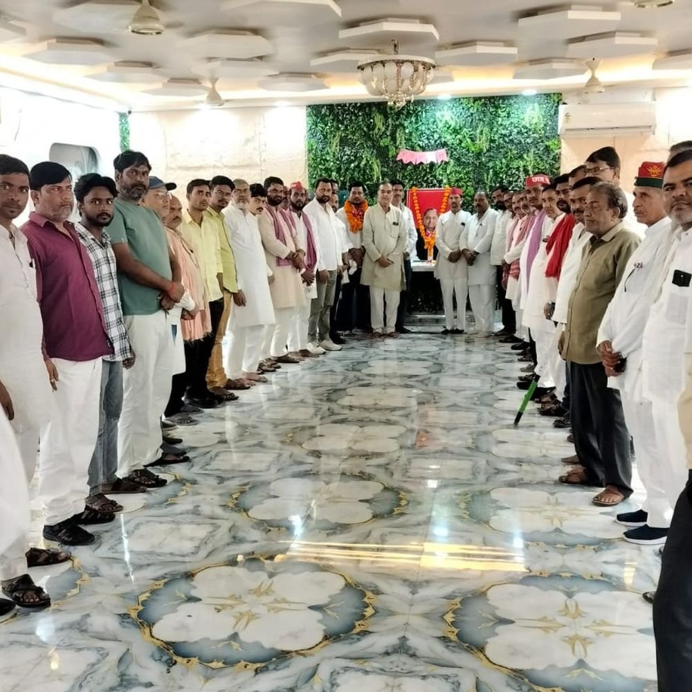 जालौन में पूर्व मुख्यमंत्री मुलायम सिंह यादव को श्रद्धांजलि:नेताजी के संघर्ष और विचारों को किया याद, बताए मार्ग पर चलने का संकल्प