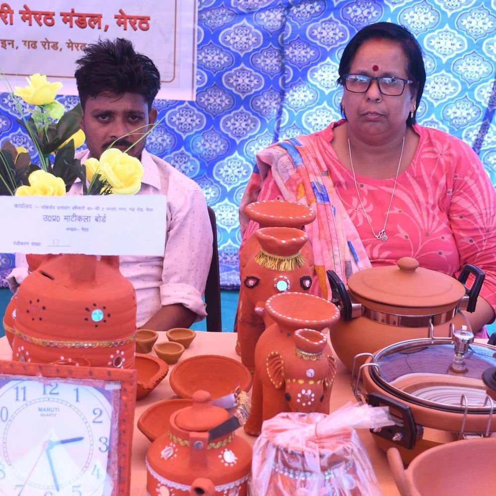 माटीकला प्रतियोगिता में मेरठ के नीलू कुमार बने मंडलीय विजेता:गाजियाबाद की सीमा सागर दूसरे, हापुड़ के रिंकू तीसरे स्थान पर रहे