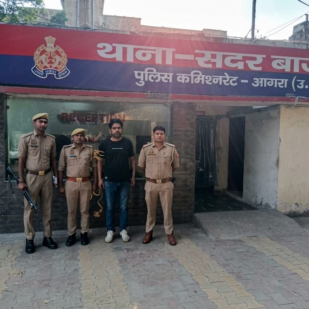 बीटू लवानिया हत्याकांड का आरोपी सिपाही जैकी चौधरी गिरफ्तार:प्रयागराज से पकड़ा गया, आगरा लेकर आ रही पुलिस टीम; परिजनों ने मांगी आर्थिक मदद