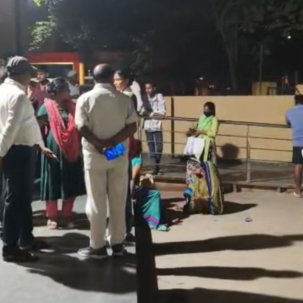 देवरिया में कॉलेज में बीए छात्रा की मौत:बाथरूम के पास बेहोश मिली, मेडिकल कॉलेज पहुंचने से पहले तोड़ा दम
