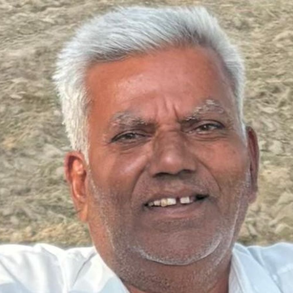 फिरोजाबाद में अज्ञात वाहन की टक्कर से बुजुर्ग की मौत:साथी गंभीर घायल, ट्रॉमा सेंटर में भर्ती; भैंस खरीदने जा रहे थे दोनों
