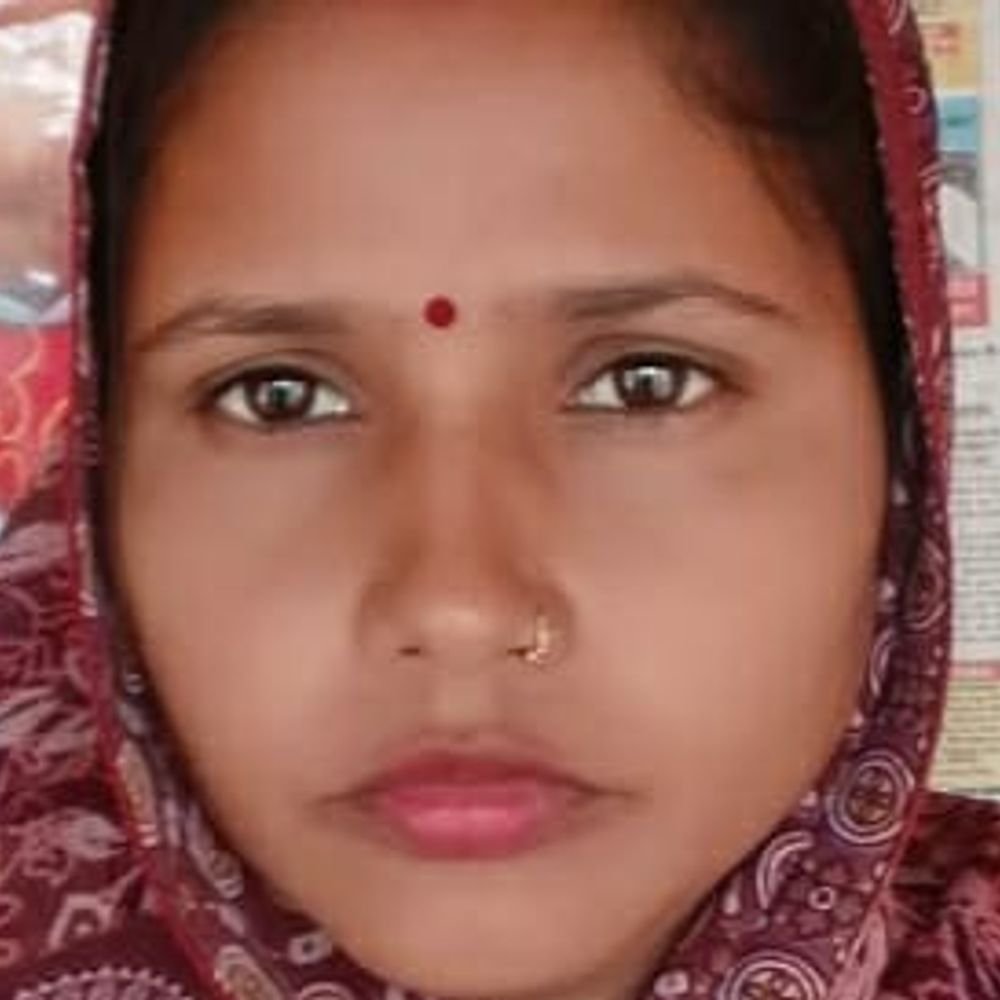हरदोई में बेटी के दुपट्टे से मां ने लगाई फांसी:पिता फीस जमा करने गया था, पुलिस जांच में जुटी