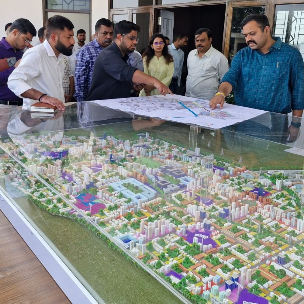 लखनऊ में नैमिष नगर से जुड़ेगा ग्रीन कॉरिडोर:53 करोड़ से बनेगी 9.9 किमी सड़क, एलडीए उपाध्यक्ष ने किया निर्माण कार्यों का निरीक्षण
