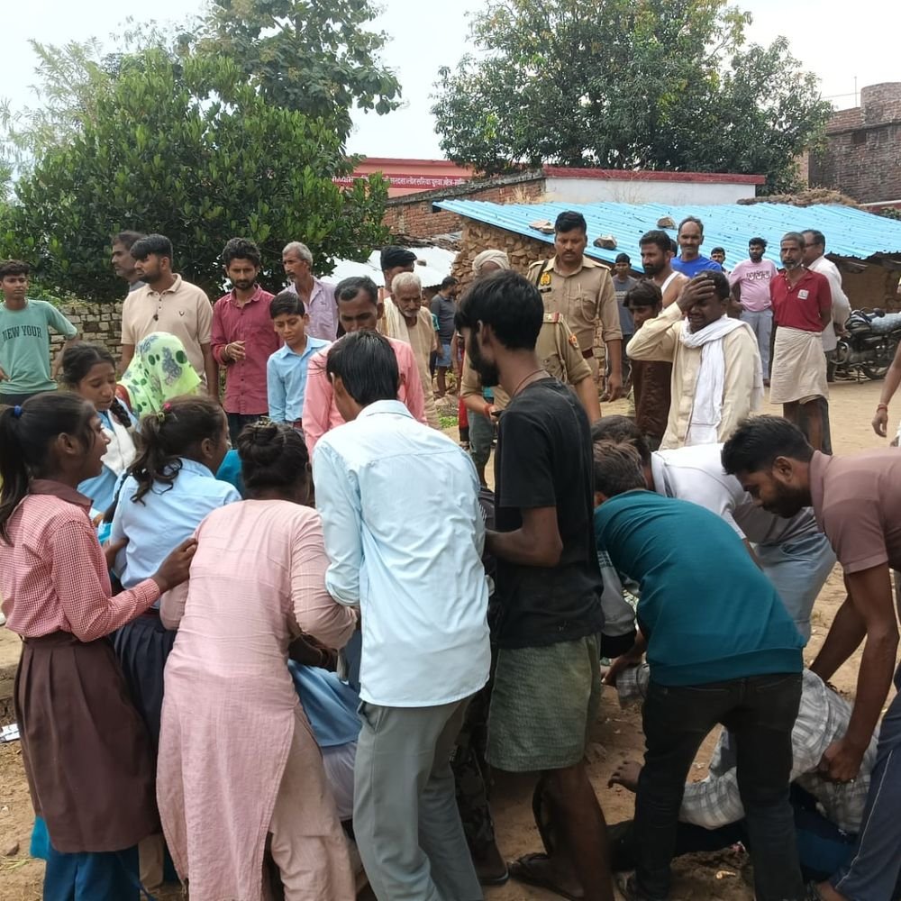 चित्रकूट में व्यक्ति का शव पेड़ पर लटका मिला:जांच में जुटी पुलिस, मौत की वजह तलाश रही पुलिस