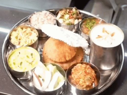 गोरखपुर फ्लोट 24x7 पर नवरात्रि में नहीं मिलेगा नॉनवेज:स्पेशल फलाहार थाली शुरू, बजट में श्रद्धालुओं को मिलेगा लजीज खाना