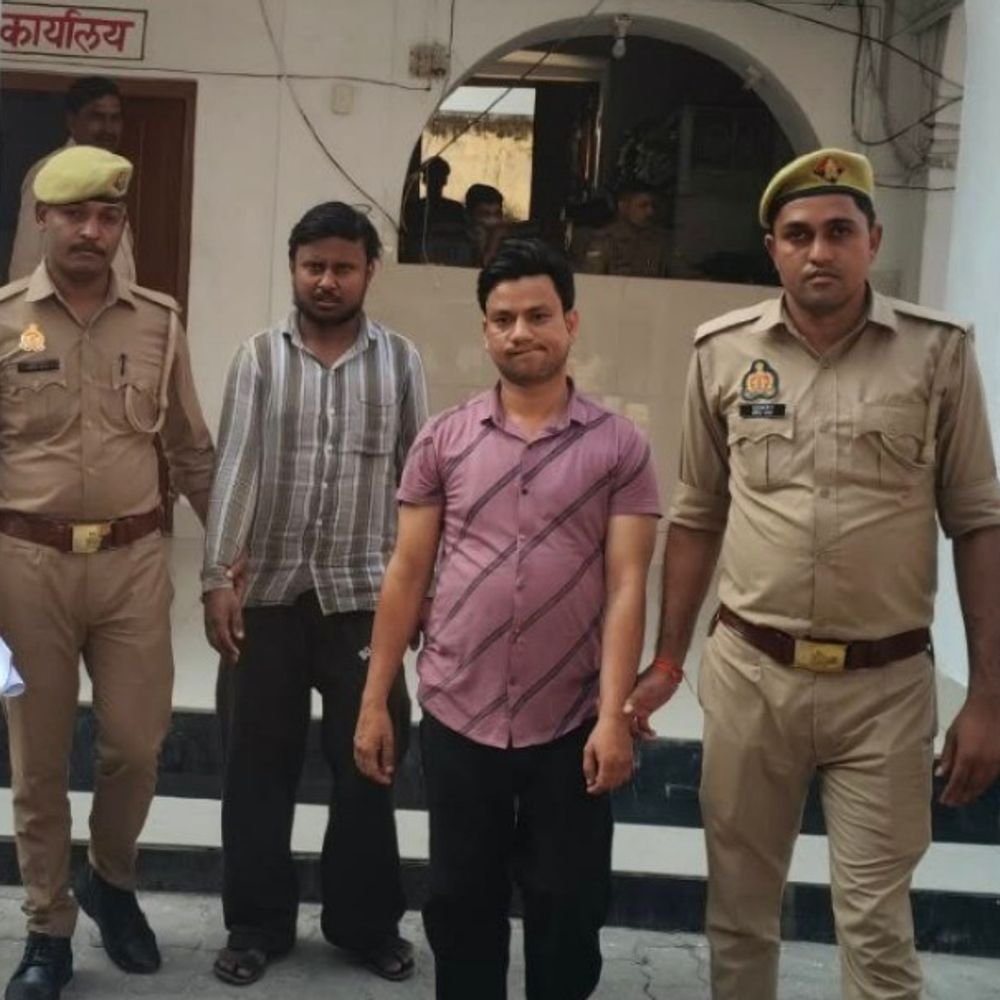 इटावा में नामी कंपनियों की नकली सिलाई मशीनों का खुलासा:109 मशीनें और 10 कार्टन बरामद, दो आरोपी गिरफ्तार