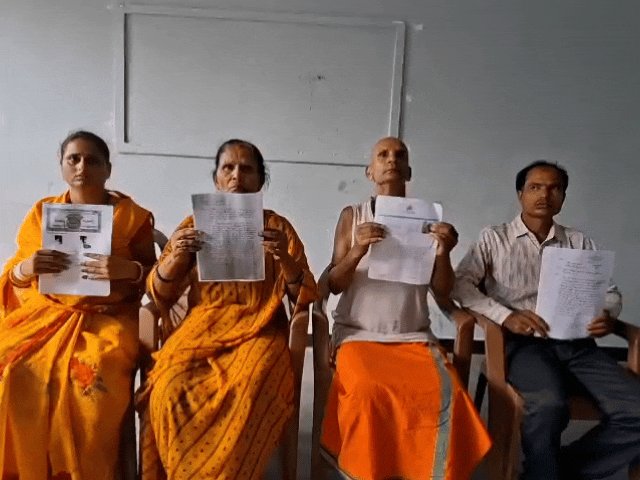 अयोध्या में किराएदार ने बुजुर्ग दंपती को घर से निकाला:न्याय के लिए भटक रहे, डीएम-एसएसपी के चक्कर काटने के बाद भी नहीं मिला न्याय