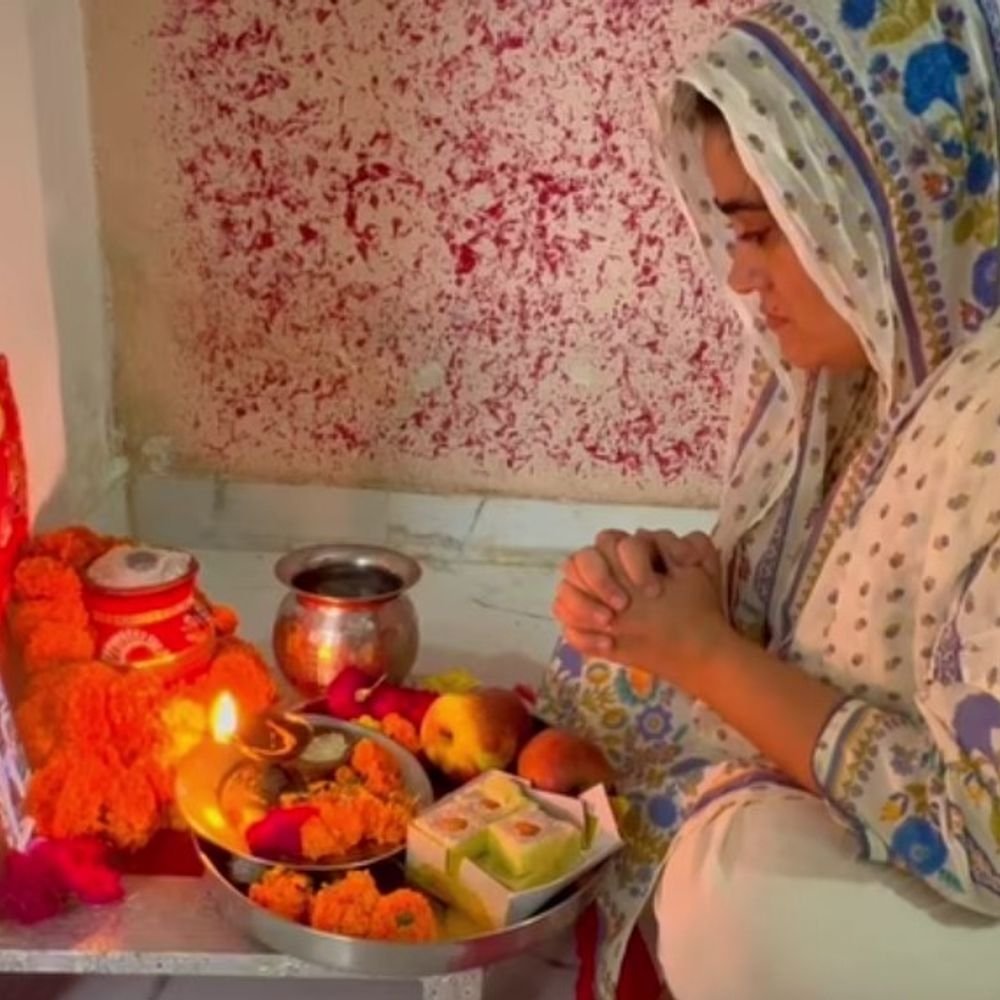 अंकित बालियान की पत्नी ने रखा करवा चौथ का व्रत:फोटो रखकर पूजा की, सीएम योगी से न्याय की गुहार लगाई