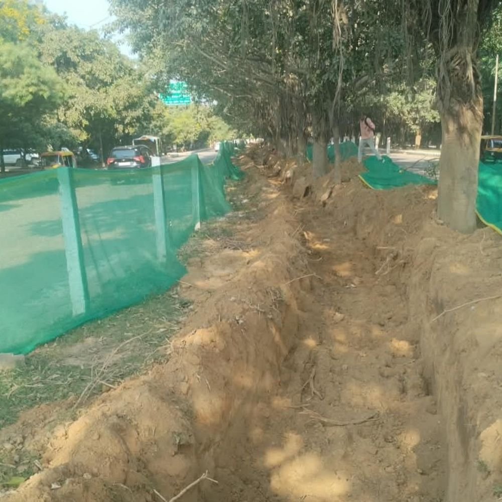ग्रेटर नोएडा मेंप्रदूषण रोकने के लिए प्राधिकरण की मुहिम तेज:21 जोन में टीमें तैनात, 224 एंटी स्मॉग गन और 107 वाटर टैंकर से छिड़काव