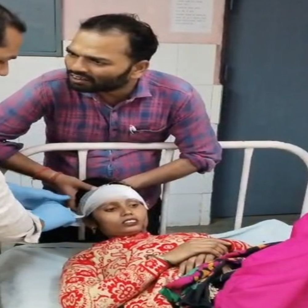 ट्रक की टक्कर से ट्रैक्टर सवार बाप-बेटी की मौत:संभल से जौनपुर ईंट भट्टे पर काम करने जा रहे थे, 4 लोग घायल