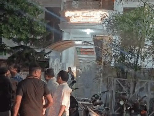 राज्यसभा सांसद डॉ लक्ष्मीकांत वाजपेई से मिले मेरठ के व्यापारी:सुप्रीम कोर्ट के आदेश के बाद बताई अपनी समस्याएं- हरसंभव मदद का मिला आश्वासन