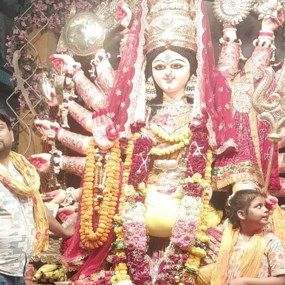 सुल्तानपुर में विसर्जन शोभायात्रा की धूम:डीजे की धुन पर थिरके श्रद्धालु,  अबीर-गुलाल उड़ाकर भक्तों ने मनाया उत्सव