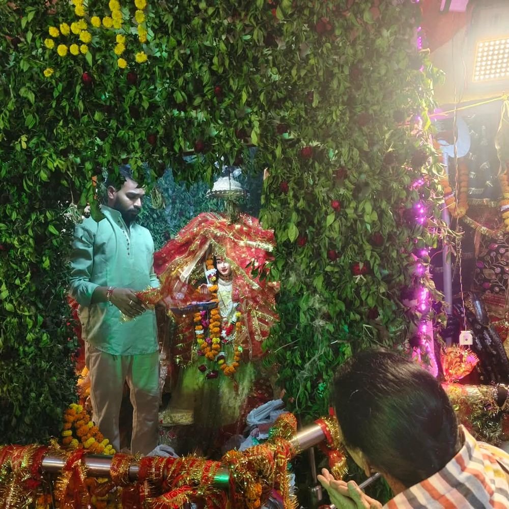 मुरादाबाद में मंदिरों में दर्शन को उमड़ी भीड़:भक्तों ने हवन -पूजन किया, जय माता दी के जयकारे लगाए