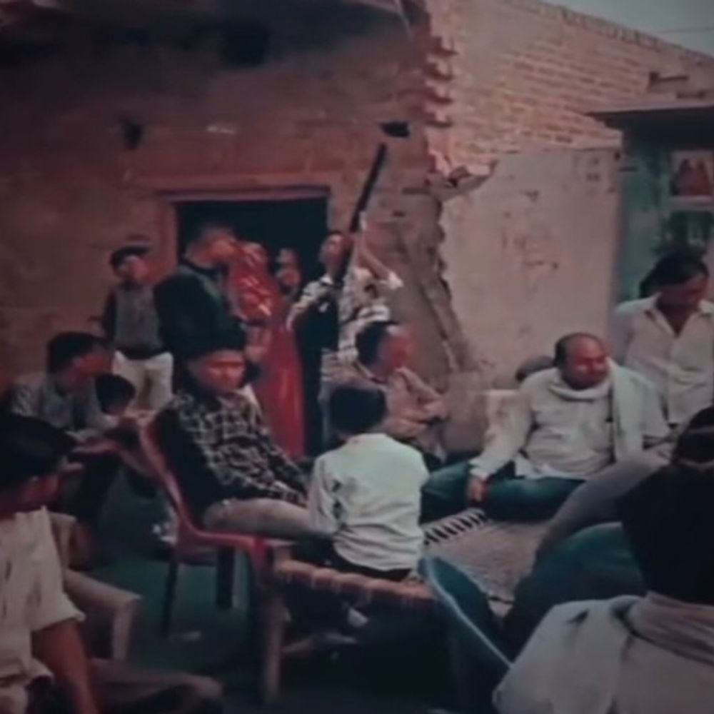 तिलक समारोह में डबल बैरल बंदूक से हर्ष फायरिंग:रिश्तेदारों के बीच खड़े होकर चलाई गोली, वीडियो सामने आने पर FIR दर्ज